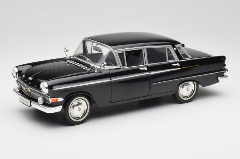Opel Kapitan P2 Juodas Revell 1:18 08821 Metalas