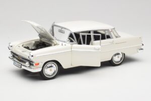 Opel Kapitan P2 Baltas Revell 1:18 08821-M1 Metalas - nuotrauka 2 iš 8