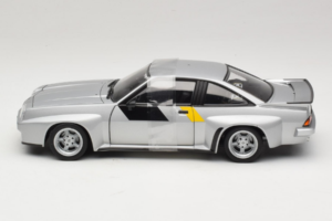 Opel Manta 400 Homologation Sidabrinis Revell 1:18 8491 Metalas - nuotrauka 3 iš 6
