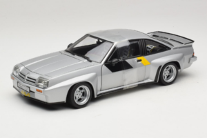Opel Manta 400 Homologation Sidabrinis Revell 1:18 8491 Metalas