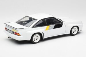 Opel Manta 400 Homologation Baltas Revell 1:18 8819 Metalas - nuotrauka 3 iš 8