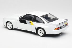 Opel Manta 400 Homologation Baltas Revell 1:18 8819 Metalas - nuotrauka 7 iš 8