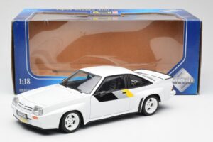 Opel Manta 400 Homologation Baltas Revell 1:18 8819 Metalas - nuotrauka 8 iš 8