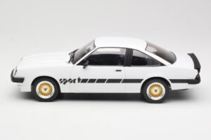 Opel Manta B Sport Baltas MCG 1:18 MCG18237 Metalas - nuotrauka 3 iš 6