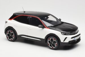 Opel Mokka-E GS Line Jada Baltas Otto 1:18 OT1045 Derva - nuotrauka 4 iš 6