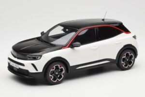 Opel Mokka-E GS Line Jada Baltas Otto 1:18 OT1045 Derva