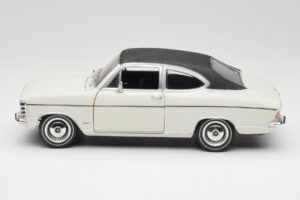 Opel Olympia A Coupe Baltas Juodas Revell 1:18 8446 Metalas - nuotrauka 4 iš 8