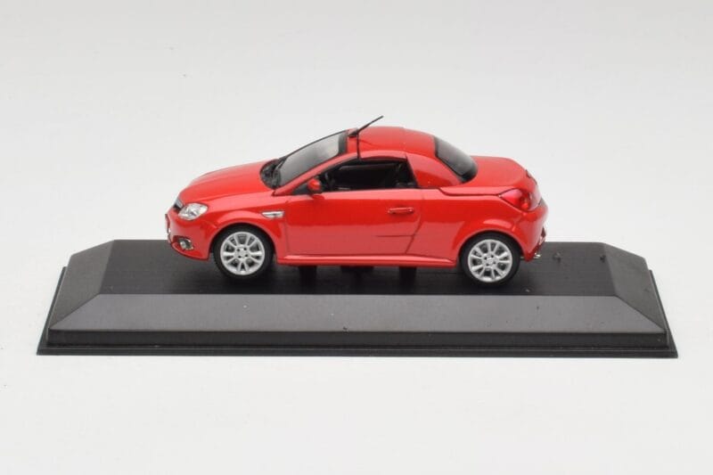 Opel Tigra TwinTop Magma Raudonas Minichamps 1:43 B24910027T Metalas