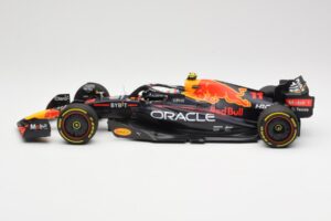 Oracle Red Bull Racing RB18 #11 S. Perez Miami GP 2022 Minichamps 1:18 110220511 Metalas - nuotrauka 3 iš 6