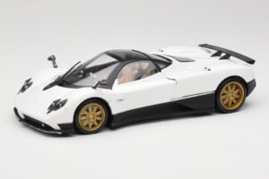 Pagani Zonda F Baltas Mondo Motors 1:18 157655 Metalas