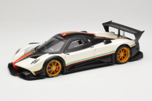Pagani Zonda R Revolucion Baltas AUTOart 1:18 78262 Metalas