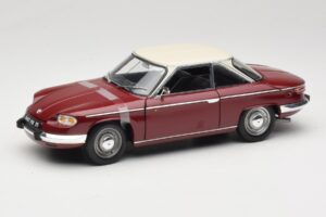 Panhard 24 CT Raudonas Solido 1:18 1832500 Metalas