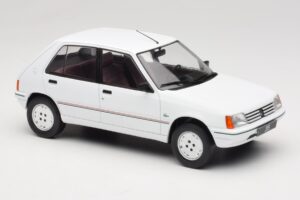 Peugeot 205 Baltas MCG 1:18 MCG18493 Metalas - nuotrauka 4 iš 6
