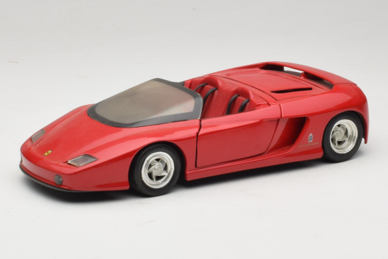 Pininfarina Mythos Raudonas Revell 1:18 8806 Metalas