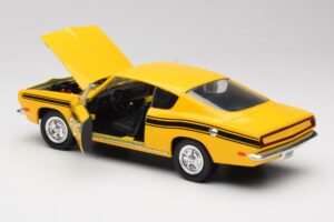 Plymouth Barracuda Geltonas Road Legends 1:18 92178 Metalas - nuotrauka 5 iš 8