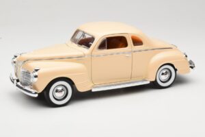 Plymouth Coupe Smėlio Road Signature 1:18 92398 Metalas