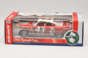Plymouth Fury #43 R. Petty NASCAR 1960 Auto World 1:24 AW24003/06 Metalas