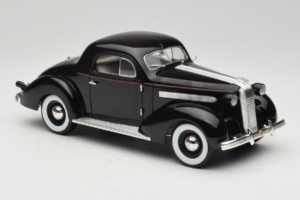 Pontiac Deluxe Juodas Signature Models 1:18 18106 Metalas - nuotrauka 6 iš 8