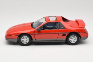 Pontiac Fiero GT Raudonas Road Signature 1:18 92588 Metalas - nuotrauka 4 iš 8