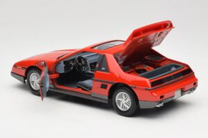 Pontiac Fiero GT Raudonas Road Signature 1:18 92588 Metalas - nuotrauka 5 iš 8