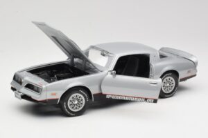 Pontiac Firebird Formula Sidabrinis ERTL 1:18 33514 Metalas - nuotrauka 2 iš 8