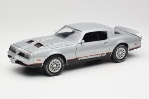 Pontiac Firebird Formula Sidabrinis ERTL 1:18 33514 Metalas