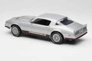 Pontiac Firebird Formula Sidabrinis ERTL 1:18 33514 Metalas - nuotrauka 7 iš 8