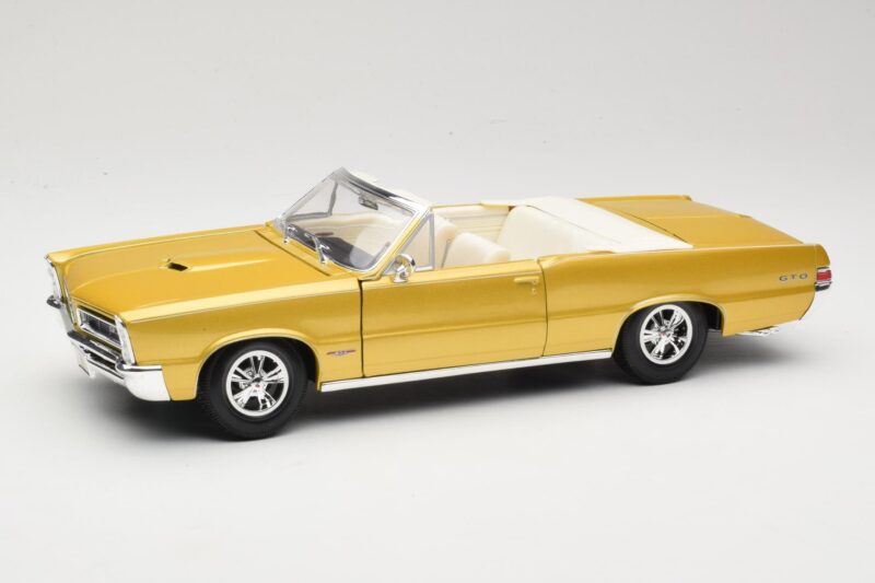 Pontiac GTO Hurst Edition Auksinis Maisto 1:18 531884 Metalas