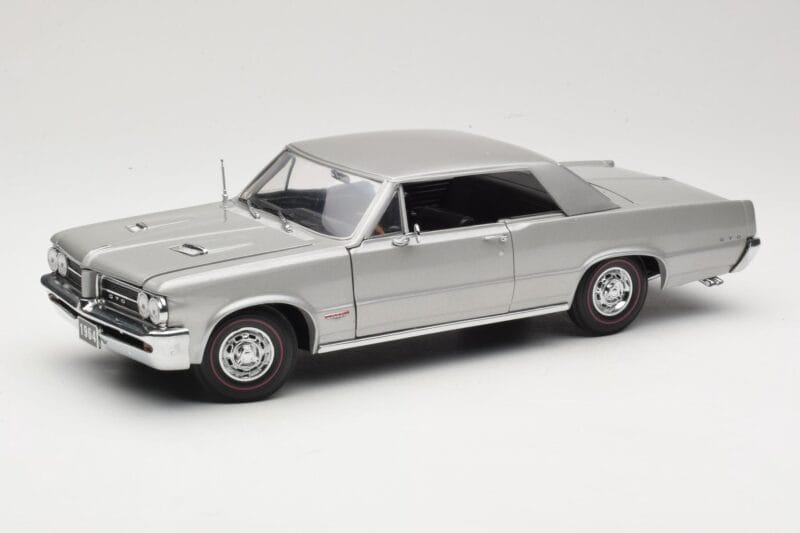 Pontiac GTO Sidabrinis Sun Star 1:18 1821 Metalas