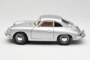 Porsche 356B Sidabrinis Bburago 1:18 3021-M1 Metalas - nuotrauka 4 iš 8