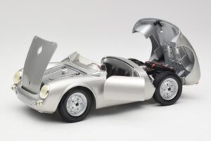 Porsche 550 A Spyder Sidabrinis Maisto 1:18 50314 Metalas - nuotrauka 2 iš 8