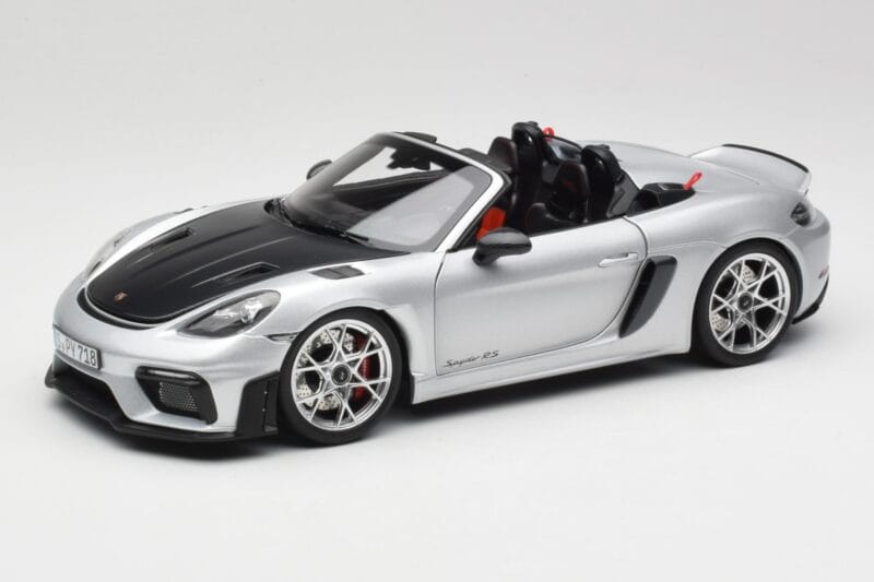 Porsche 718 Spyder RS Weissach Pack GT-Silver Metallic Norev 1:18 187270 Metalas