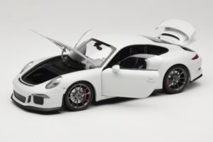 Porsche 911 991 GT3 Baltas Su Sidabriniais Ratais Minichamps 1:18 113062721 Metalas - nuotrauka 2 iš 8