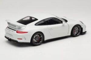 Porsche 911 991 GT3 Baltas Su Sidabriniais Ratais Minichamps 1:18 113062721 Metalas - nuotrauka 3 iš 8