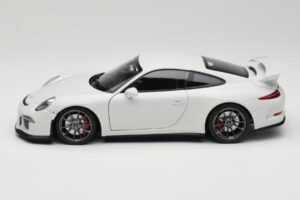 Porsche 911 991 GT3 Baltas Su Sidabriniais Ratais Minichamps 1:18 113062721 Metalas - nuotrauka 4 iš 8