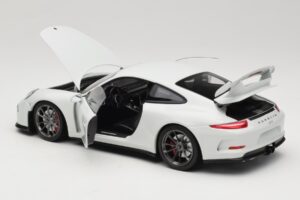 Porsche 911 991 GT3 Baltas Su Sidabriniais Ratais Minichamps 1:18 113062721 Metalas - nuotrauka 5 iš 8
