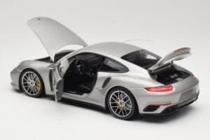 Porsche 911 991 Turbo S Sidabrinis Minichamps 1:18 113067126 Metalas - nuotrauka 5 iš 8