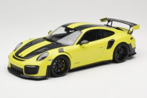 Porsche 911 GT2 RS 991.2 Weissach Package Žalias Juodi Ratai Minichamps 1:18 155068300-1 Metalas