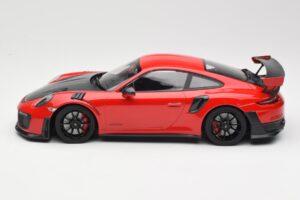 Porsche 911 GT2 RS 991.2 Raudonas Juodi Ratai Minichamps 1:18 155068307 Metalas - nuotrauka 3 iš 6