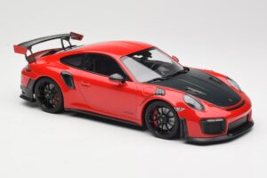 Porsche 911 GT2 RS 991.2 Raudonas Juodi Ratai Minichamps 1:18 155068307 Metalas - nuotrauka 4 iš 6
