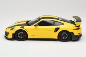 Porsche 911 991.2 GT2 RS Weissach Package Geltonas su Juodais Ratais Minichamps 1:18 155068311 Metalas - nuotrauka 3 iš 6