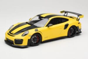 Porsche 911 991.2 GT2 RS Weissach Package Geltonas su Juodais Ratais Minichamps 1:18 155068311 Metalas