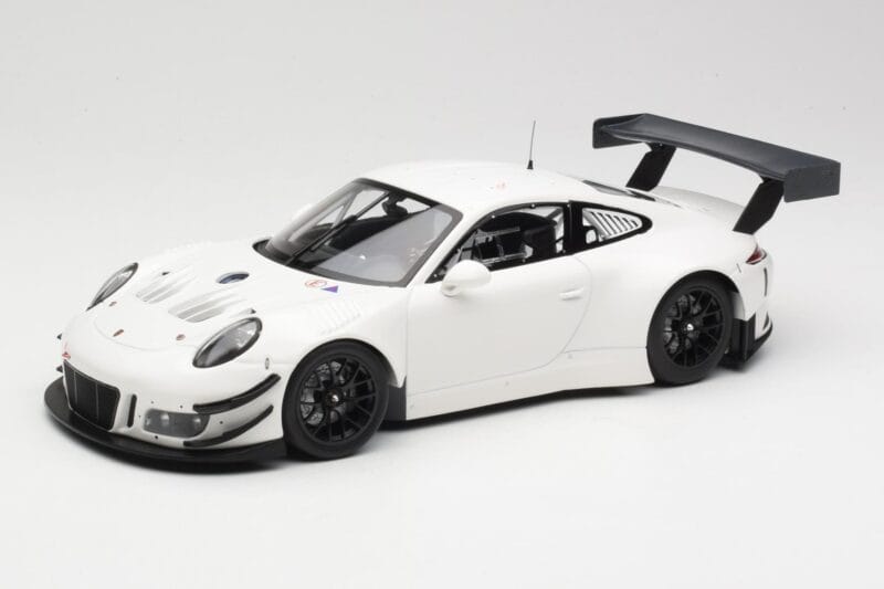 Porsche 911 991.2 GT3 R Baltas su Juodais Ratais Minichamps 1:18 155186900 Metalas