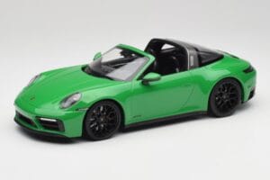 Porsche 911 991.2 Targa 4 GTS British Racing Žalias Minichamps 1:18 155061065 Metalas