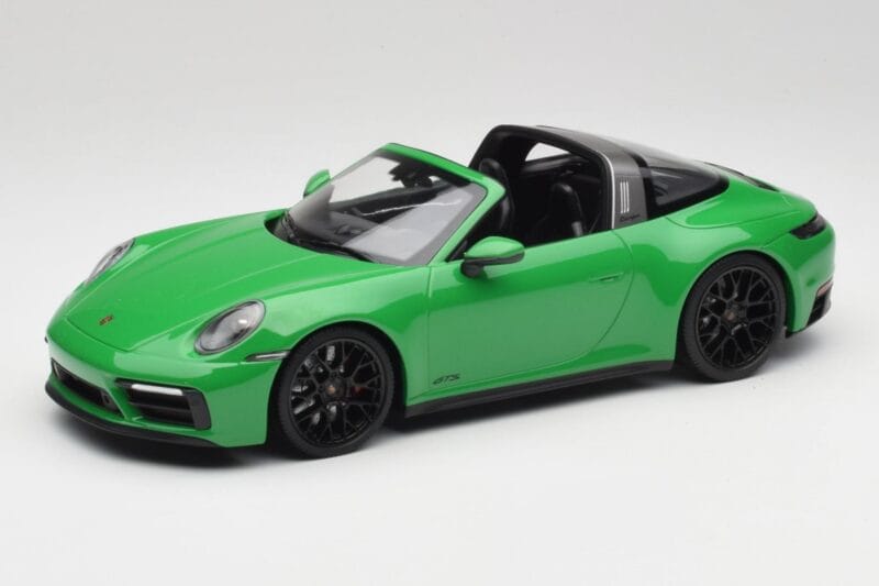Porsche 911 991.2 Targa 4 GTS British Racing Žalias Minichamps 1:18 155061065 Metalas