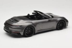 Porsche 911 992 Carrera 4 GTS Kabrioletas Grey Metallic Minichamps 1:18 155063031 Metalas - nuotrauka 2 iš 6
