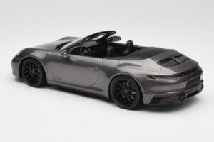 Porsche 911 992 Carrera 4 GTS Kabrioletas Grey Metallic Minichamps 1:18 155063031 Metalas - nuotrauka 5 iš 6