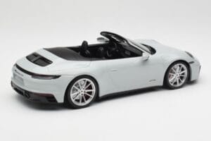 Porsche 911 992 Carrera 4 GTS Kabrioletas Pilkas Minichamps 1:18 155063034 Metalas - nuotrauka 3 iš 6