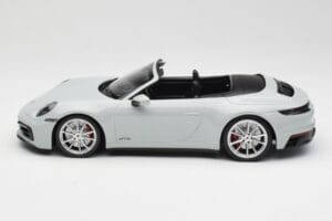 Porsche 911 992 Carrera 4 GTS Kabrioletas Pilkas Minichamps 1:18 155063034 Metalas - nuotrauka 5 iš 6
