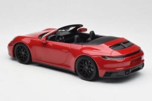 Porsche 911 992 Carrera 4 GTS Kabrioletas Raudonas Minichamps 1:18 155063032 Metalas - nuotrauka 5 iš 6